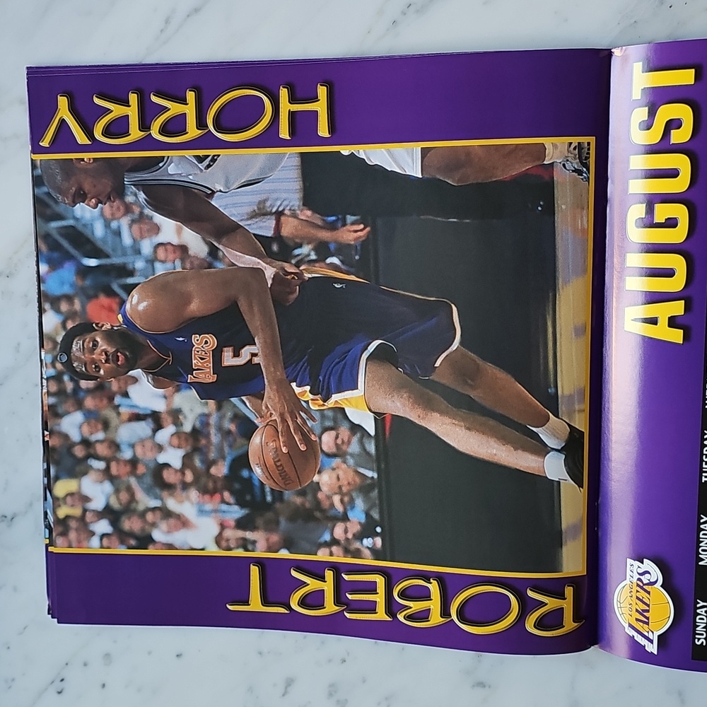 🏀HP🏀LA Lakers 2002 Kobe Cover Team Calendar - Picture 10 of 15